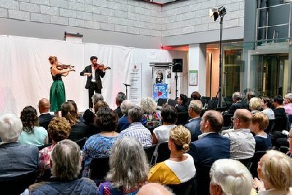 KlassikSommer: „The Twiolins“ begeistern 180 Gäste in der Sparkassen-Hauptstelle