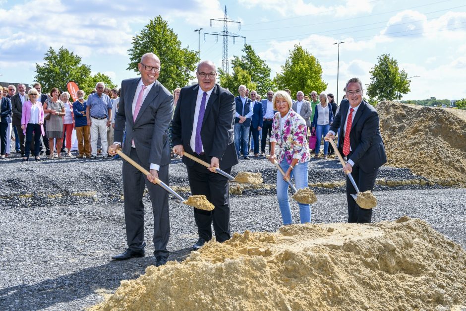 Erster Spatenstich für neue Sparkassen-Geschäftsstelle im Rhyneraner Dreiländereck