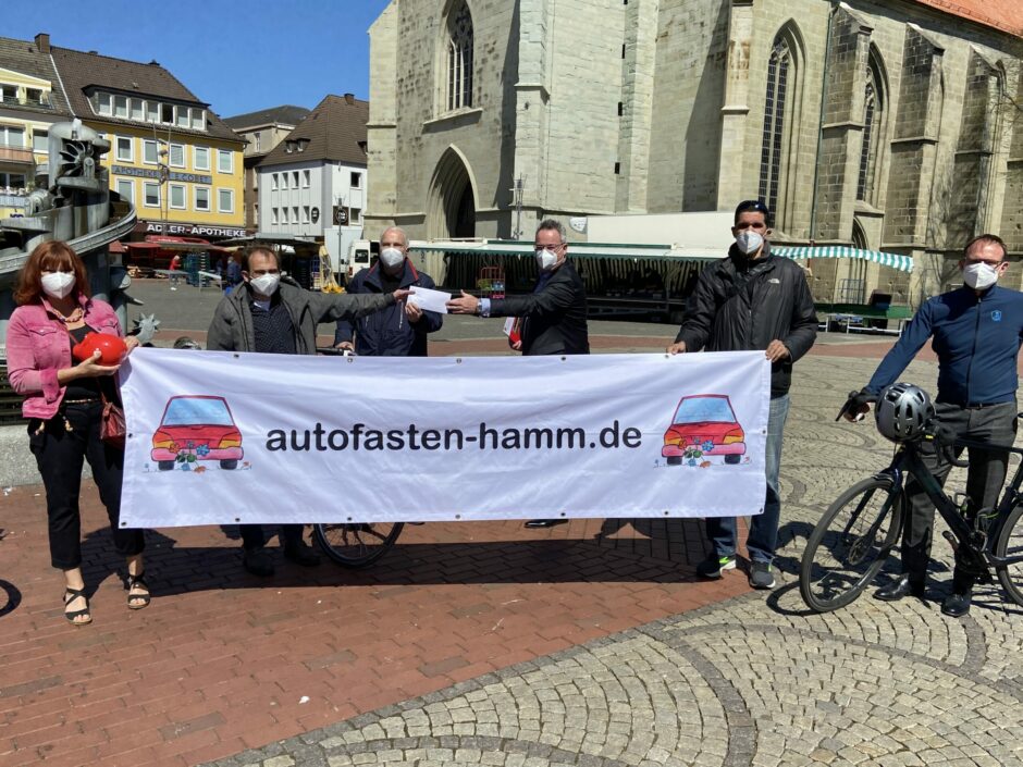 Sparkasse unterstützt „Autofasten“ mit 3.835 km und 1.500 Euro