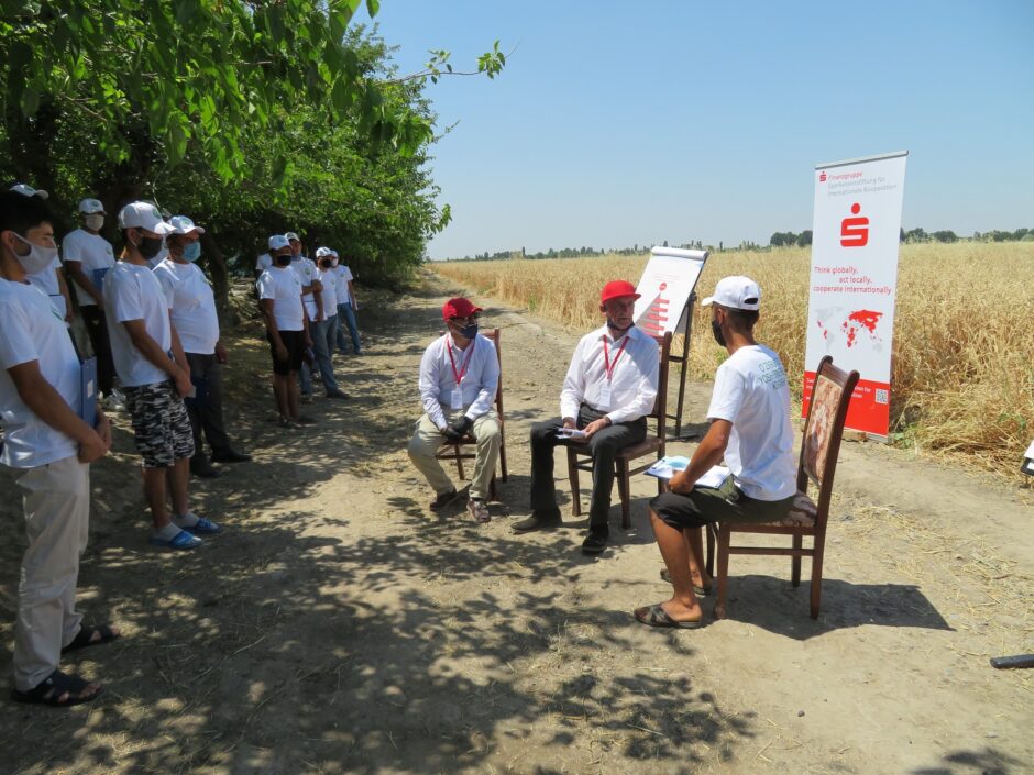 Usbekistan: „Feld-Seminare“ für junge Landwirte