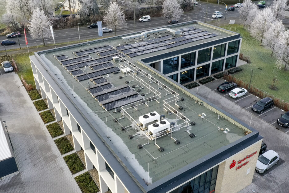 Sparkassen-Geschäftsstelle im „Dreiländereck“ wird jetzt durch Photovoltaik versorgt
