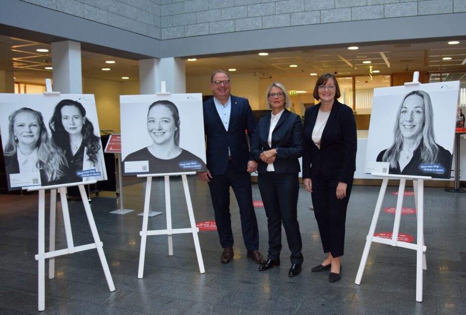 Gründergalerie mit neuen Porträts in der Hauptstelle der Sparkasse Hamm