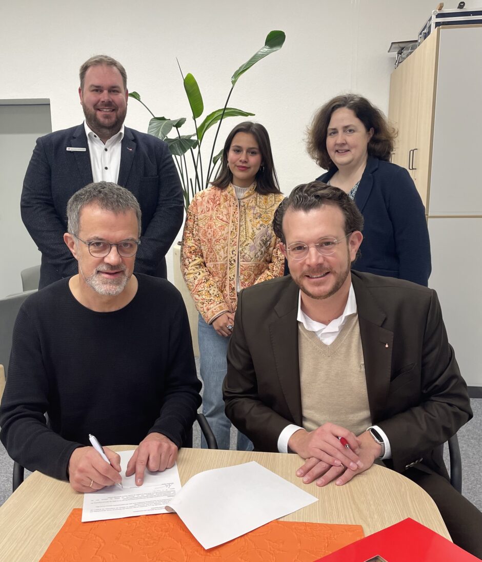 Marienschule und Sparkasse Hamm unterzeichnen Kooperationsvertrag