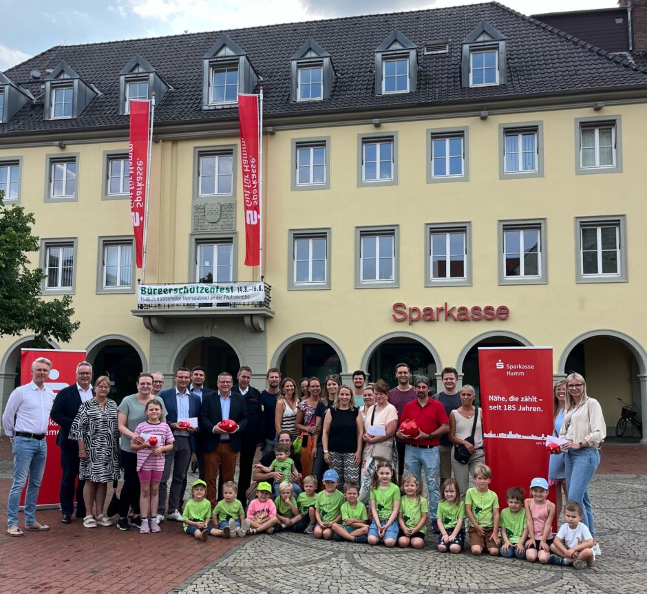Sparkasse Hamm würdigt ehrenamtliches Engagement ihrer-Mitarbeitenden beim Spendenvoting: 10.000 Euro für Herzensprojekte