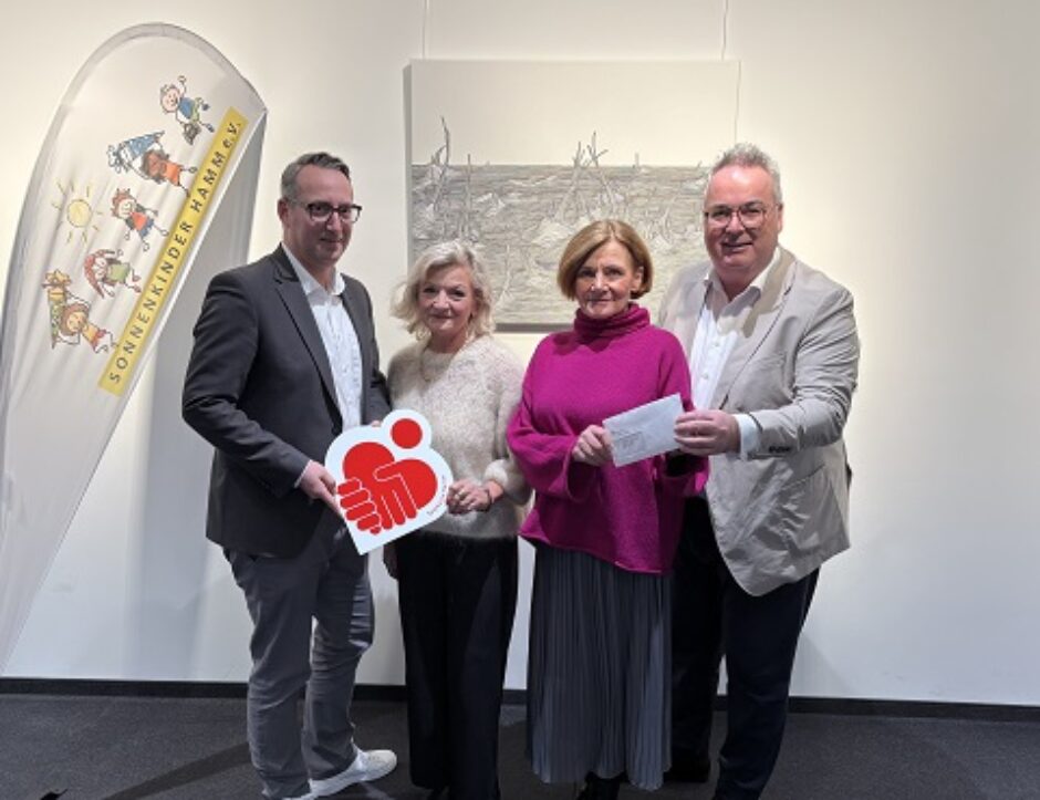 Neue Schulranzen für die „I-Männchen“: Sparkasse Hamm verdoppelt Erlöse des Weihnachtstandes der „Sonnenkinder Hamm e.V.“